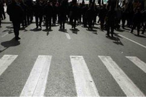 Συγκέντρωση διαμαρτυρίας επιστημονικών φορέων έξω από το ξενοδοχείο «Μ. Βρετανία» για το ασφαλιστικό