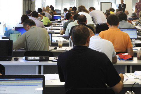 Μαξίμου: 2.639 οι εργαζόμενοι στα κανάλια πανελλαδικής εμβέλειας και όχι 15.000