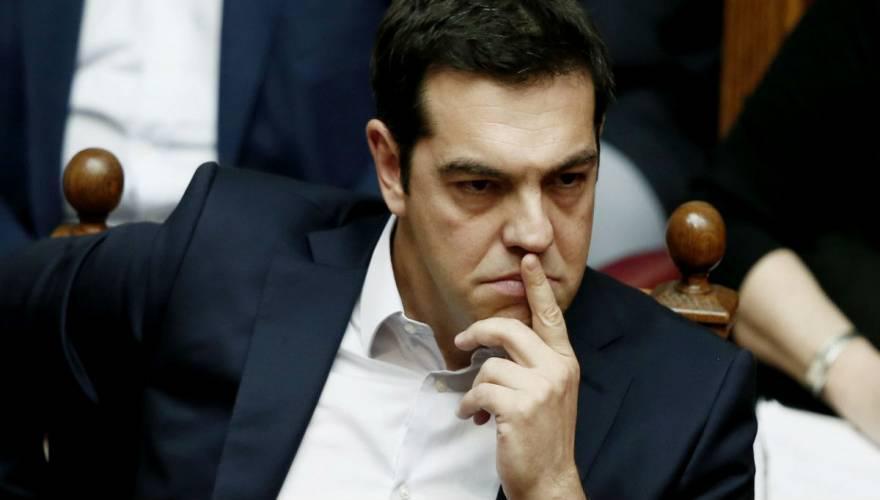 Η κυβέρνηση στις συμπληγάδες των γκάλοπ και του Μνημονίου