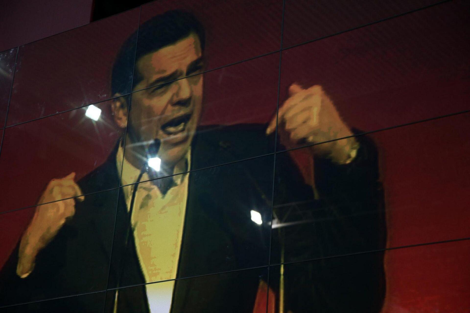 Η κυβέρνηση θα τα (ξανα)βάλει με τη διαπλοκή – Καταγγέλλει ΝΔ-ΠΑΣΟΚ, τράπεζες και ΜΜΕ
