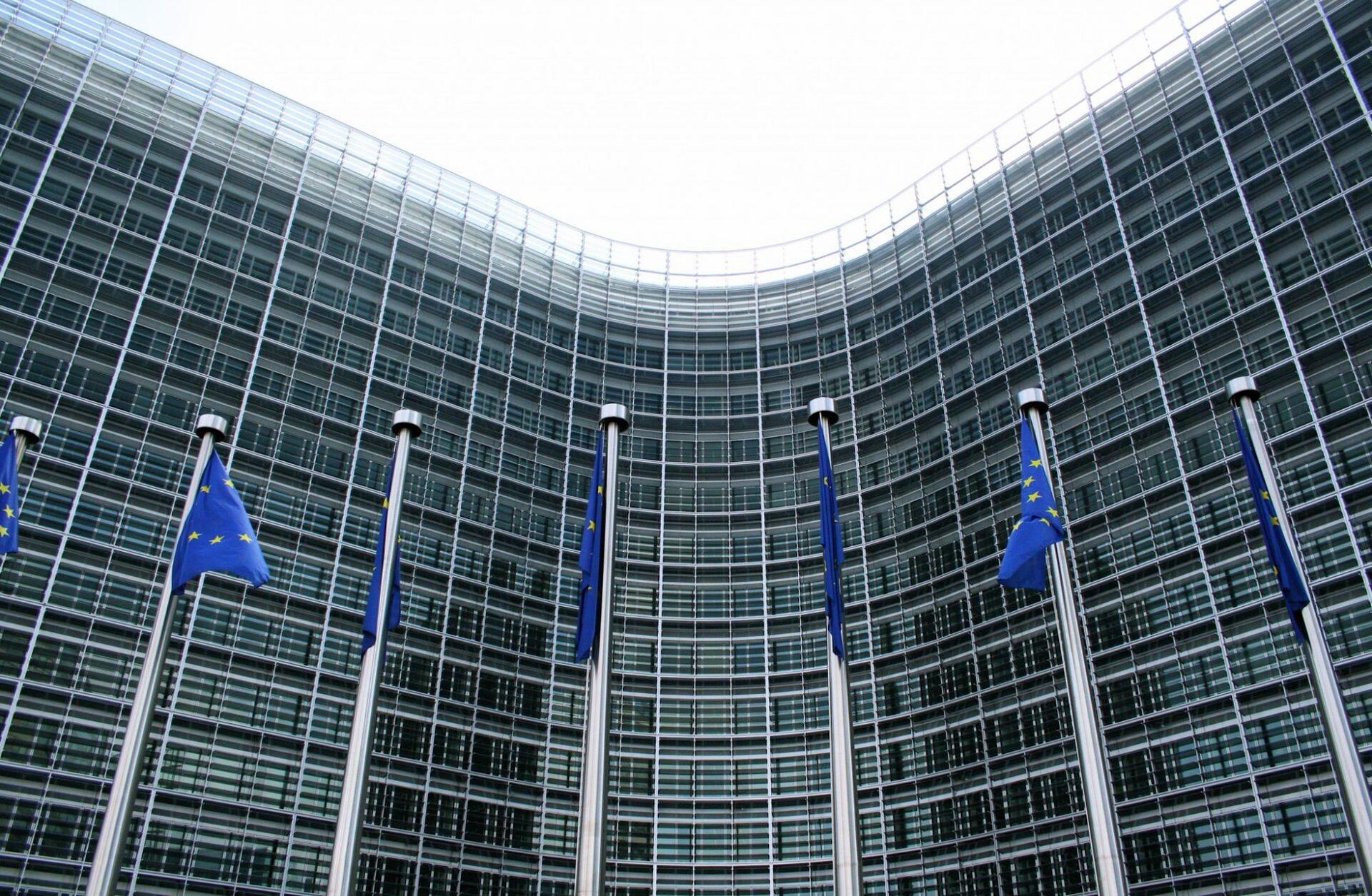 Οι θεσμοί είναι σε επαφή με τις ελληνικές Αρχές σε όλα τα επίπεδα