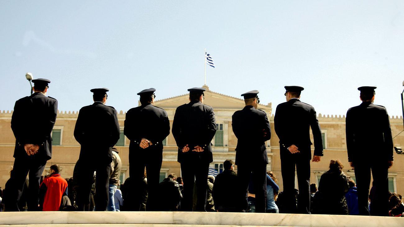 Μειώσεις έως και 40% στις νέες συντάξεις των ενστόλων