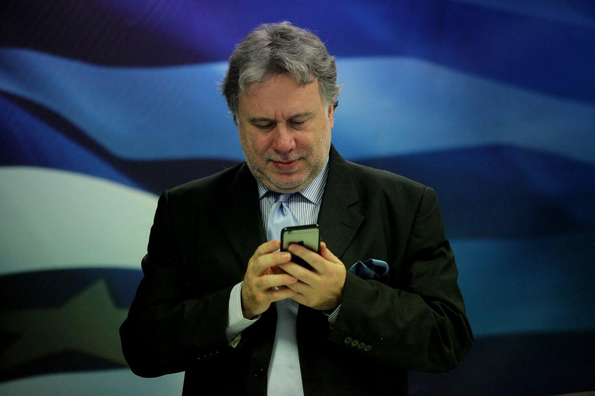 Πρόκληση: Εξαιρεί βουλευτές από τις περικοπές ο Κατρούγκαλος