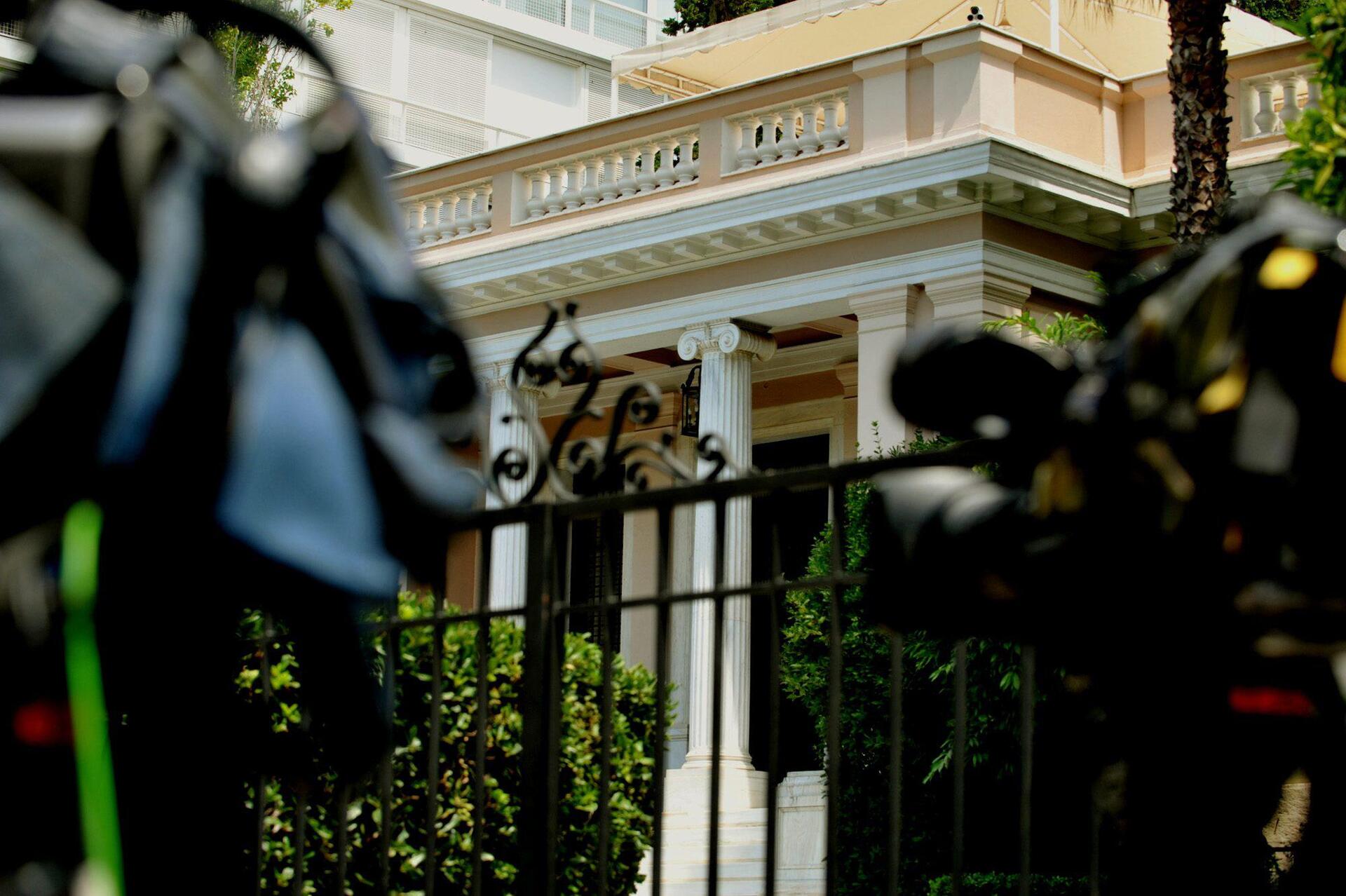 Το Μαξίμου πανηγυρίζει για «κόκκινες» γραμμές σε ασφαλιστικό και φορολογικό