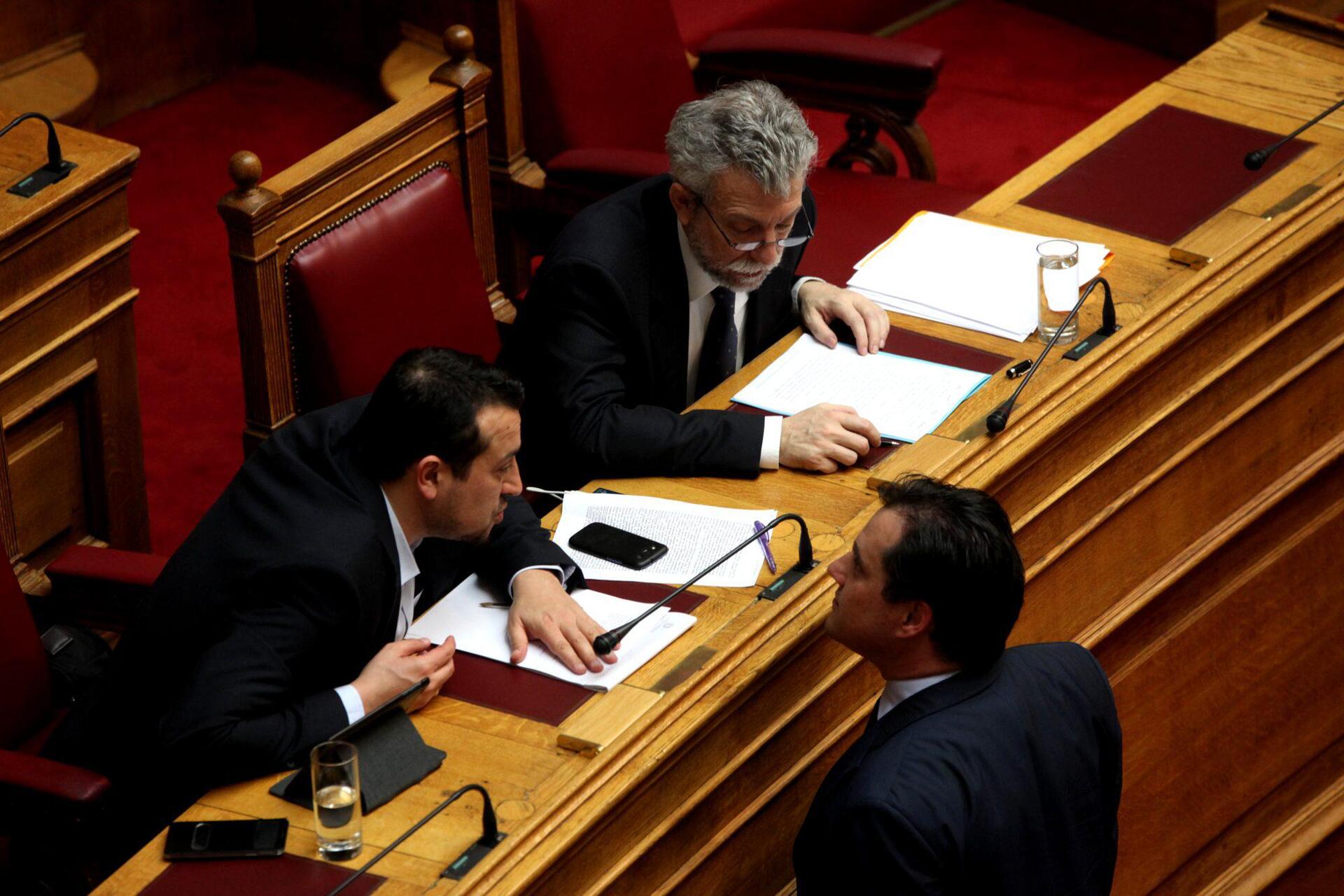 Άγρια κόντρα Γεωργιάδη- Παππά στο Twitter: «Σ’αρέσουν τώρα τα Μνημόνια;»