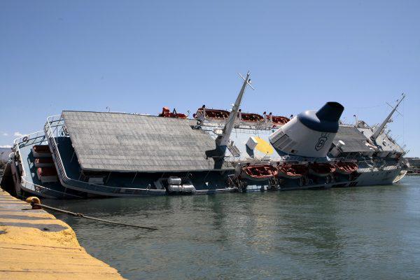 peiraias-vithismeno-ploio-1000