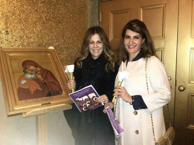 Στην περιφορά του Επιταφίου της εκκλησίας της Αγίας Σοφίας στο Λος Άντζελες ο Tom Hanks Στην περιφορά του Επιταφίου της εκκλησίας της Αγίας Σοφίας στο Λος Άντζελες ο Tom Hanks