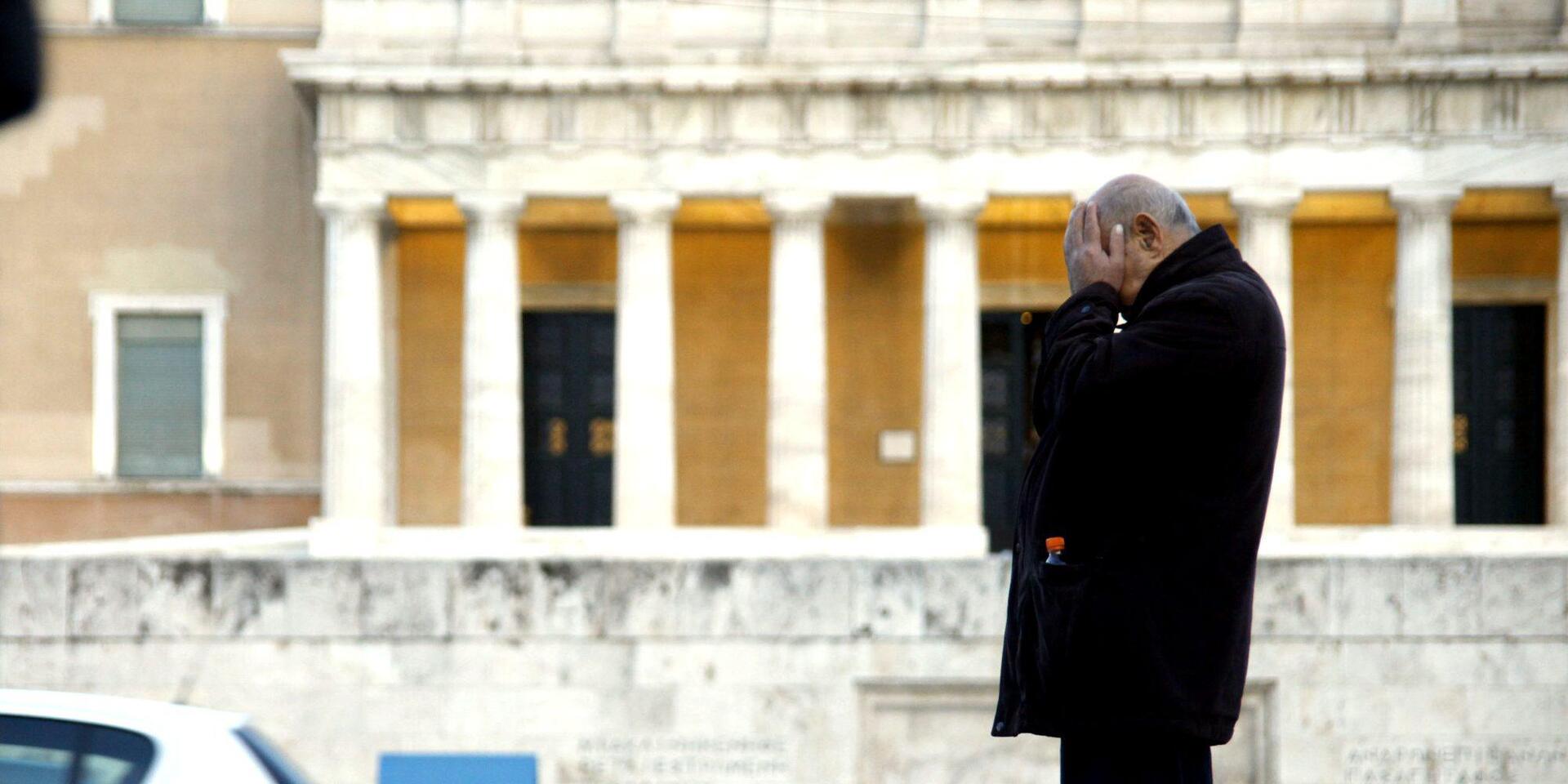 Το προληπτικό Μνημόνιο φέρνει νέο αυτόματο «ψαλίδι» σε μισθούς και συντάξεις