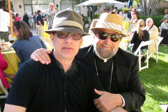 Στην περιφορά του Επιταφίου της εκκλησίας της Αγίας Σοφίας στο Λος Άντζελες ο Tom Hanks Στην περιφορά του Επιταφίου της εκκλησίας της Αγίας Σοφίας στο Λος Άντζελες ο Tom Hanks