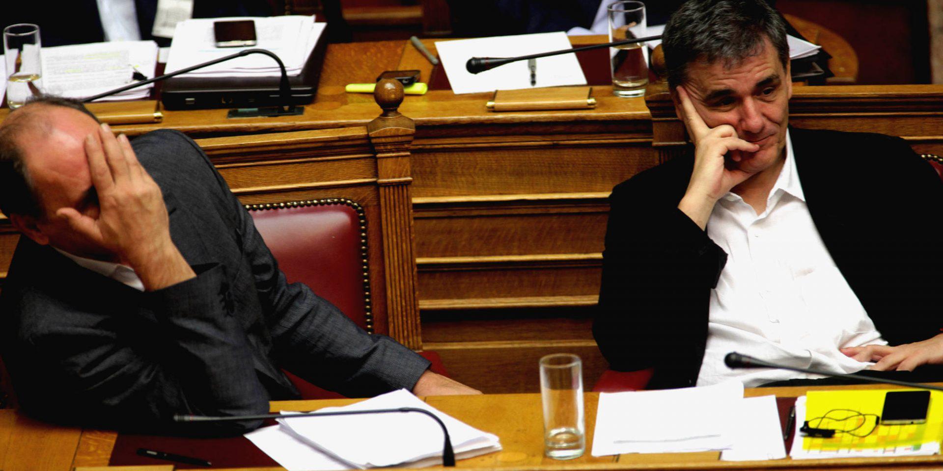 Οι Θεσμοί έφυγαν για… Πάσχα, εμείς μείναμε χωρίς λεφτά