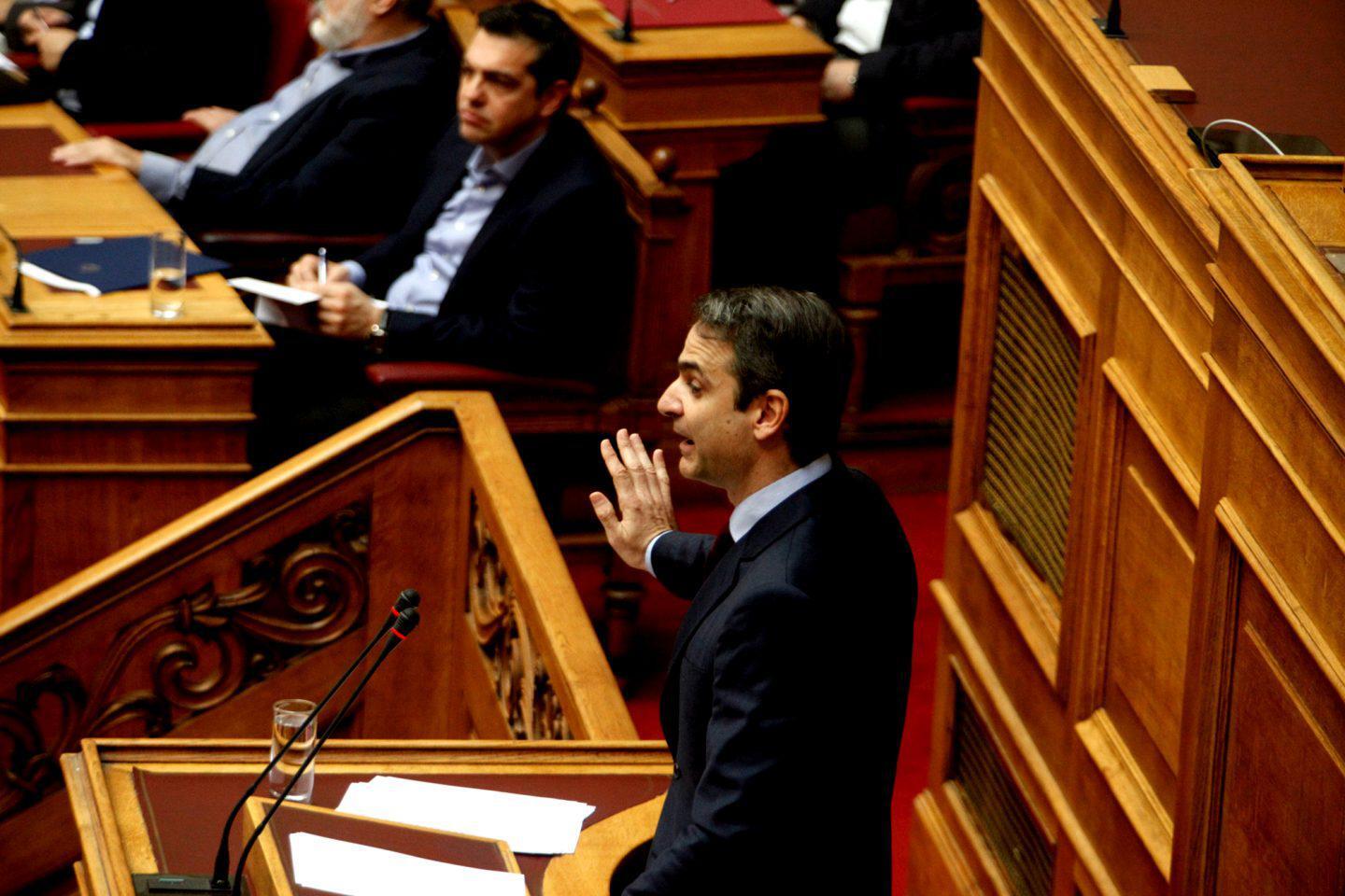 Τσίπρας: Ανεύθυνη η ΝΔ – Μητσοτάκης: Κάνατε κράτος τον Ρουβίκωνα