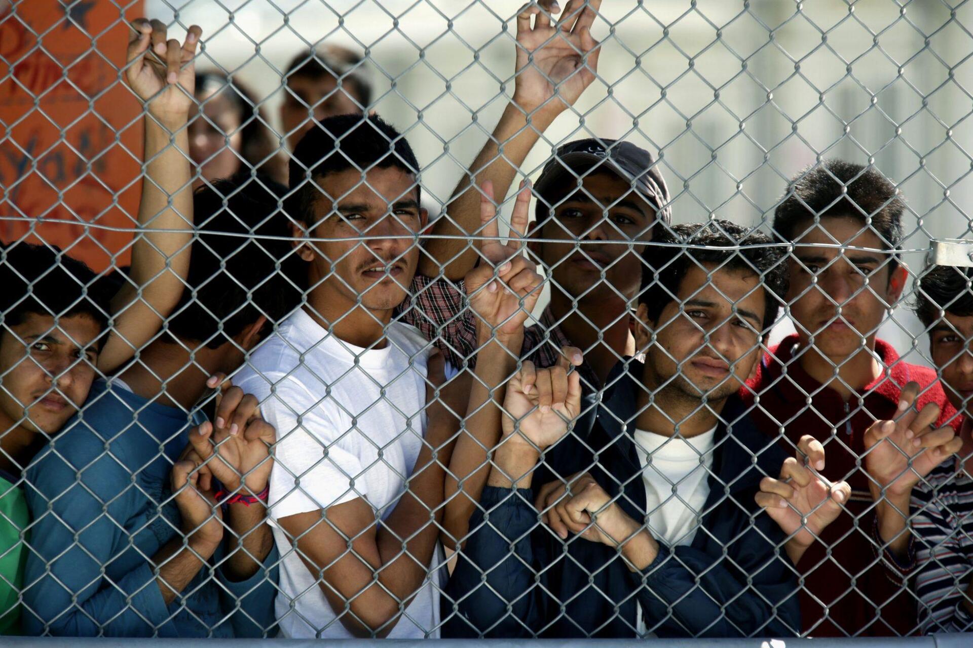 Διαδήλωση και …μίνι εξέγερση προσφύγων: Αφήστε μας να φύγουμε από τη Λέσβο