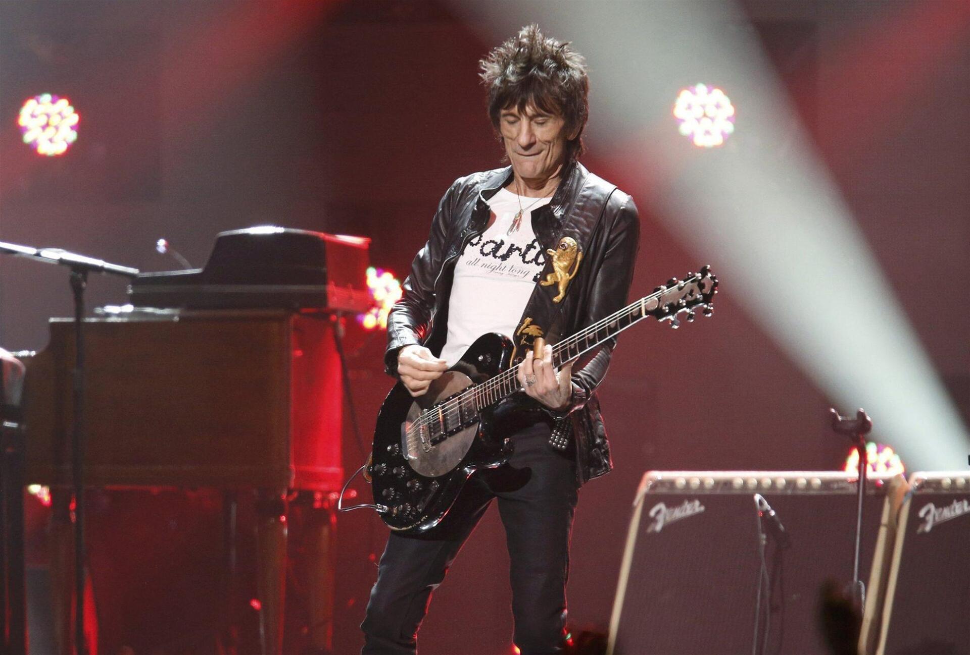 Ο κιθαρίστας των Rolling Stones απέκτησε δίδυμα κοριτσάκια στα 69 του!