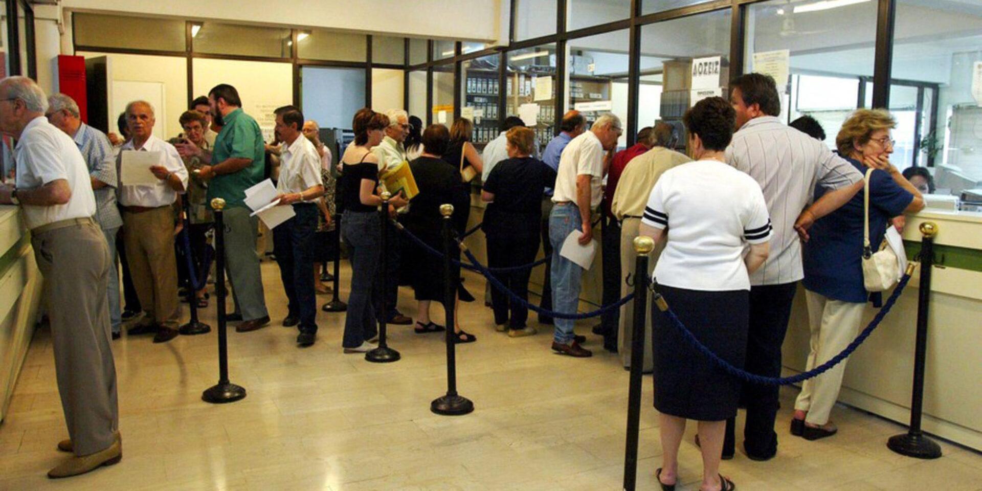 Μπαίνει «κόφτης» σε εκατοντάδες φοροαπαλλαγές – Έρχονται περικοπές σε εισοδήματα