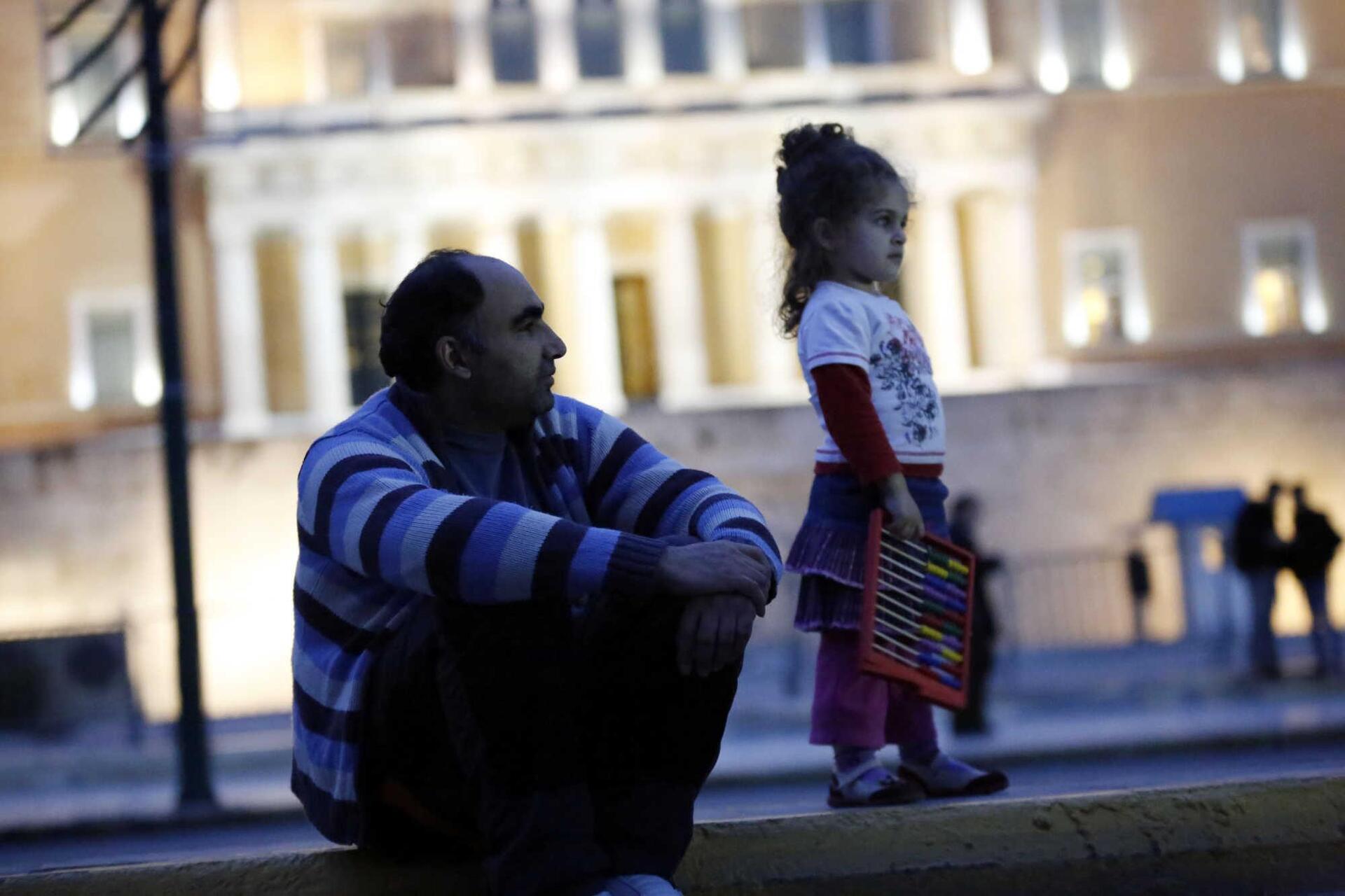 «Μπαράζ» κατασχέσεων μέχρι και σε... ανήλικους ετοιμάζει η Εφορία