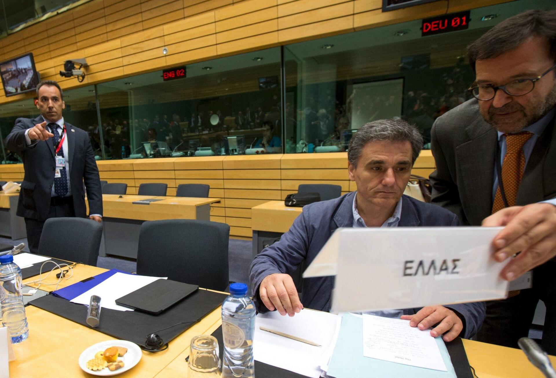 Οι Βρυξέλλες διαψεύδουν την κυβέρνηση για τα περί «έτοιμης συμφωνίας»
