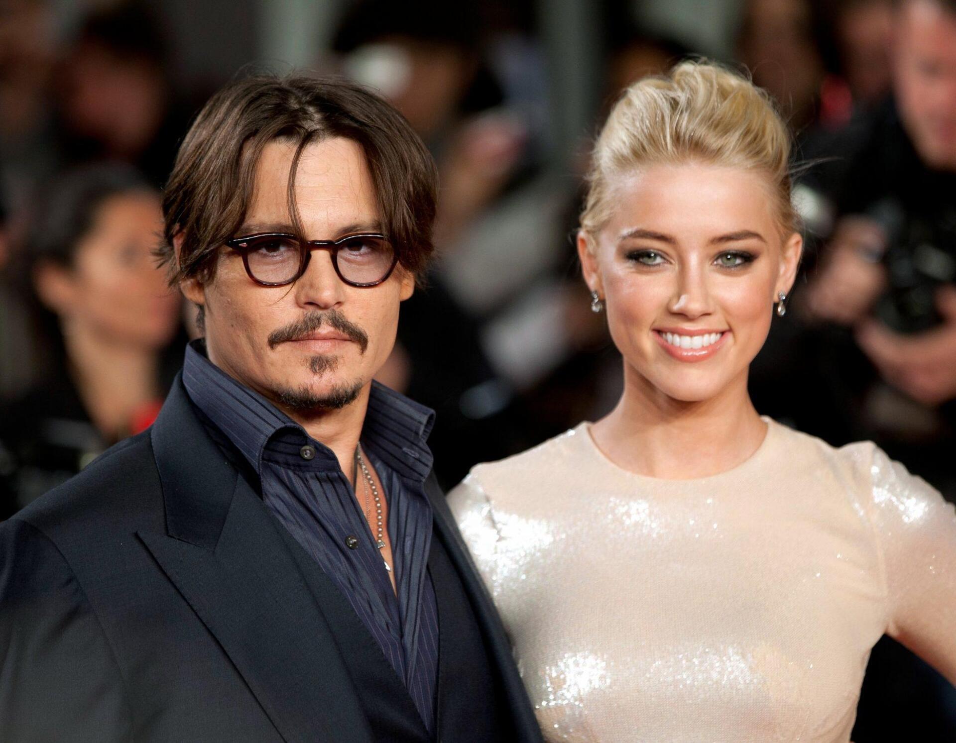 Διαζύγιο από τον Johnny Depp ζητά η Amber Heard