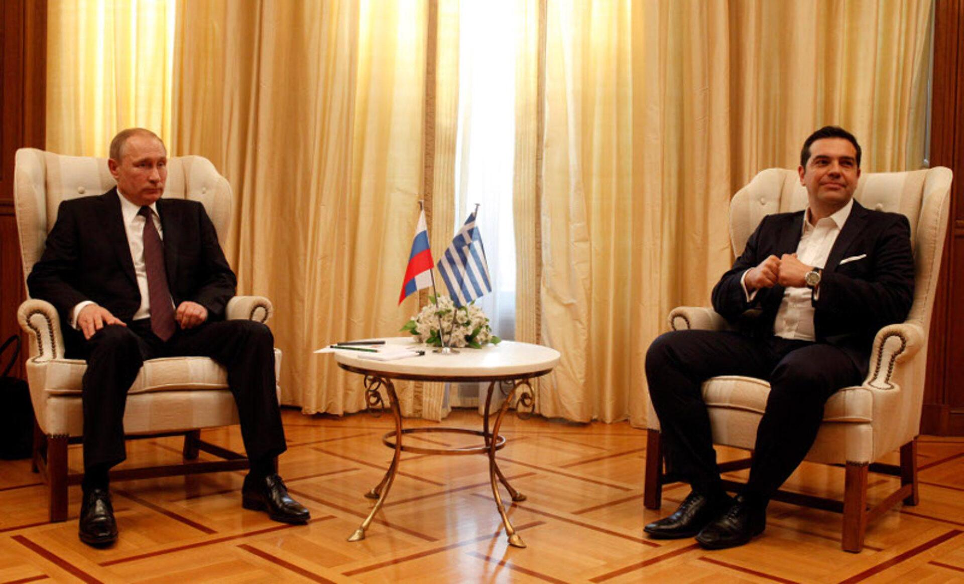 Ασιδέρωτες οι κουρτίνες στο Μαξίμου!
