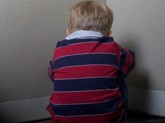 Ζάκυνθος: «Το σκούντησα κι έπεσε το καημένο, μία γραντζουνίτσα ήταν» - Τι είπε η μητέρα που κατηγορείται ότι κακοποίησε τα παιδιά της [βίντεο]