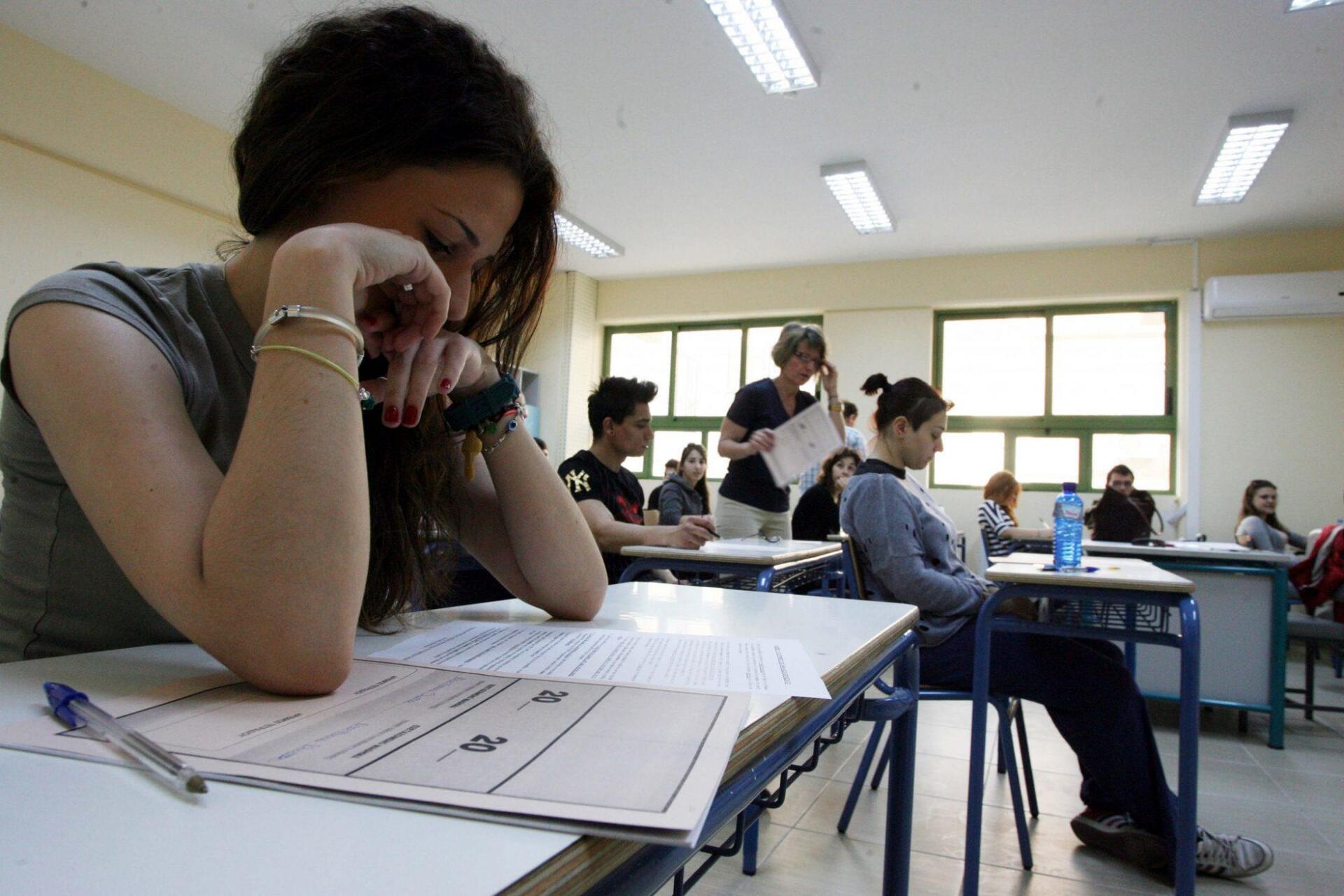 Με απεργία μέσα στις Πανελλαδικές απειλούν οι καθηγητές