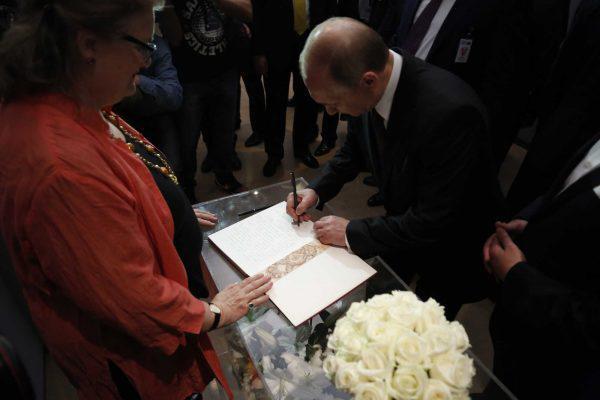 poutin-ypografi-1000