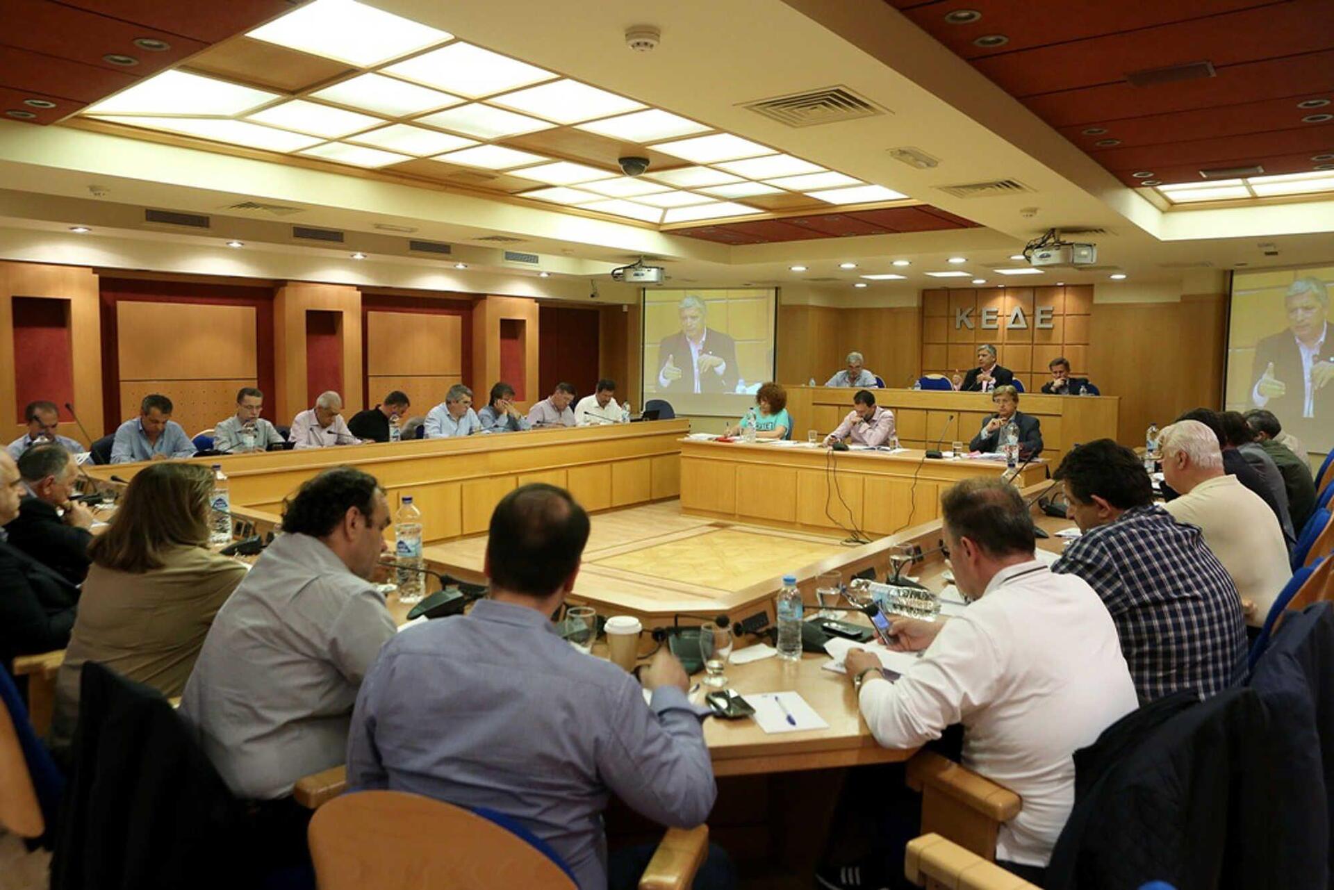 Πλήρως αντίθετη η ΚΕΔΕ με τις ρυθμίσεις που ψηφίστηκαν την Κυριακή για τους ΟΤΑ