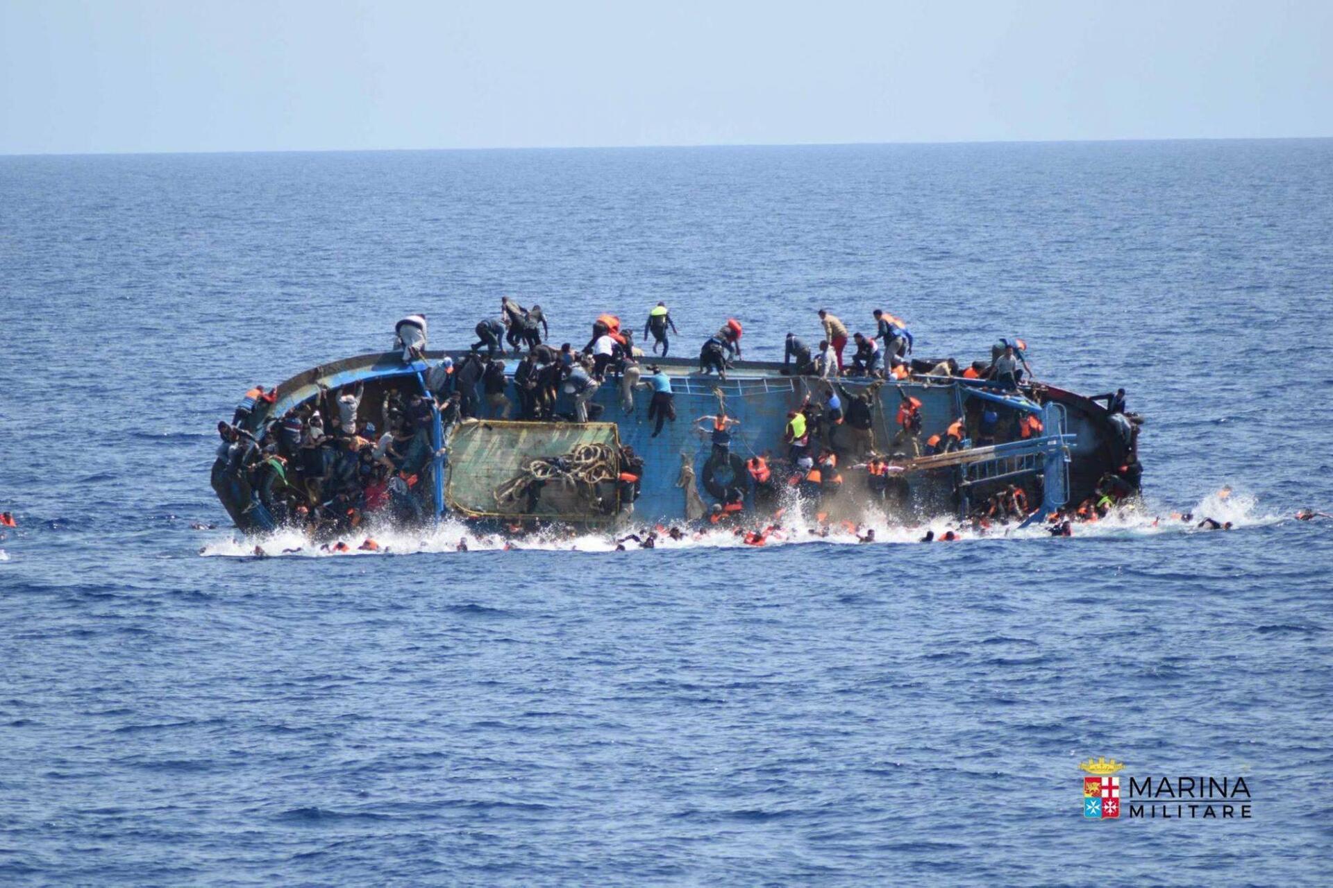 Ιταλία: 400 μετανάστες έχασαν τη ζωή τους στο ναυάγιο της περασμένης Πέμπτης