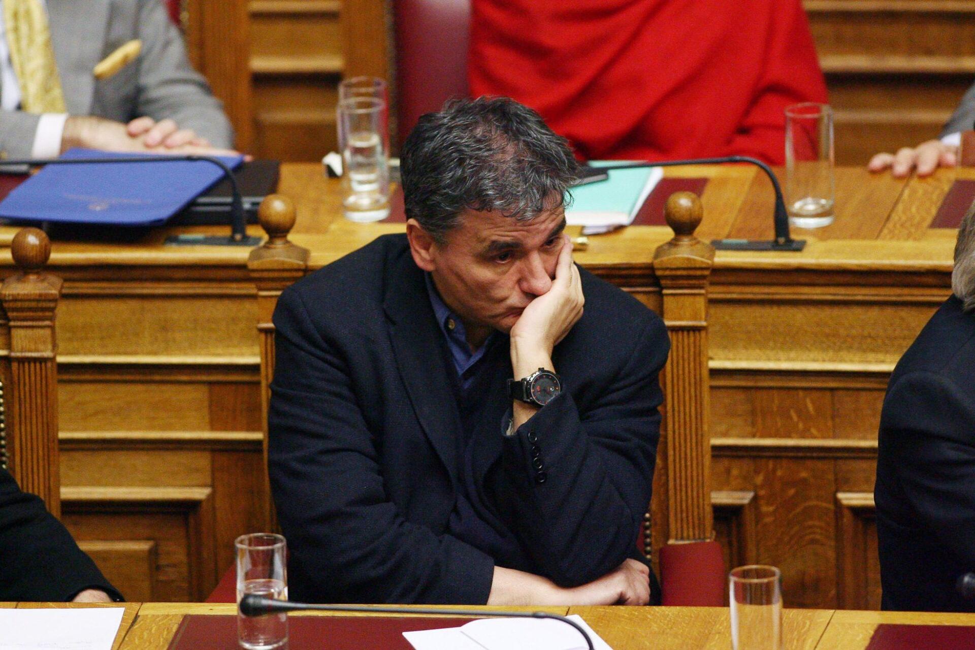 Έρχεται βαρύ πακέτο 4,5 δισ. ευρώ και… εργασιακός «μεσαίωνας»