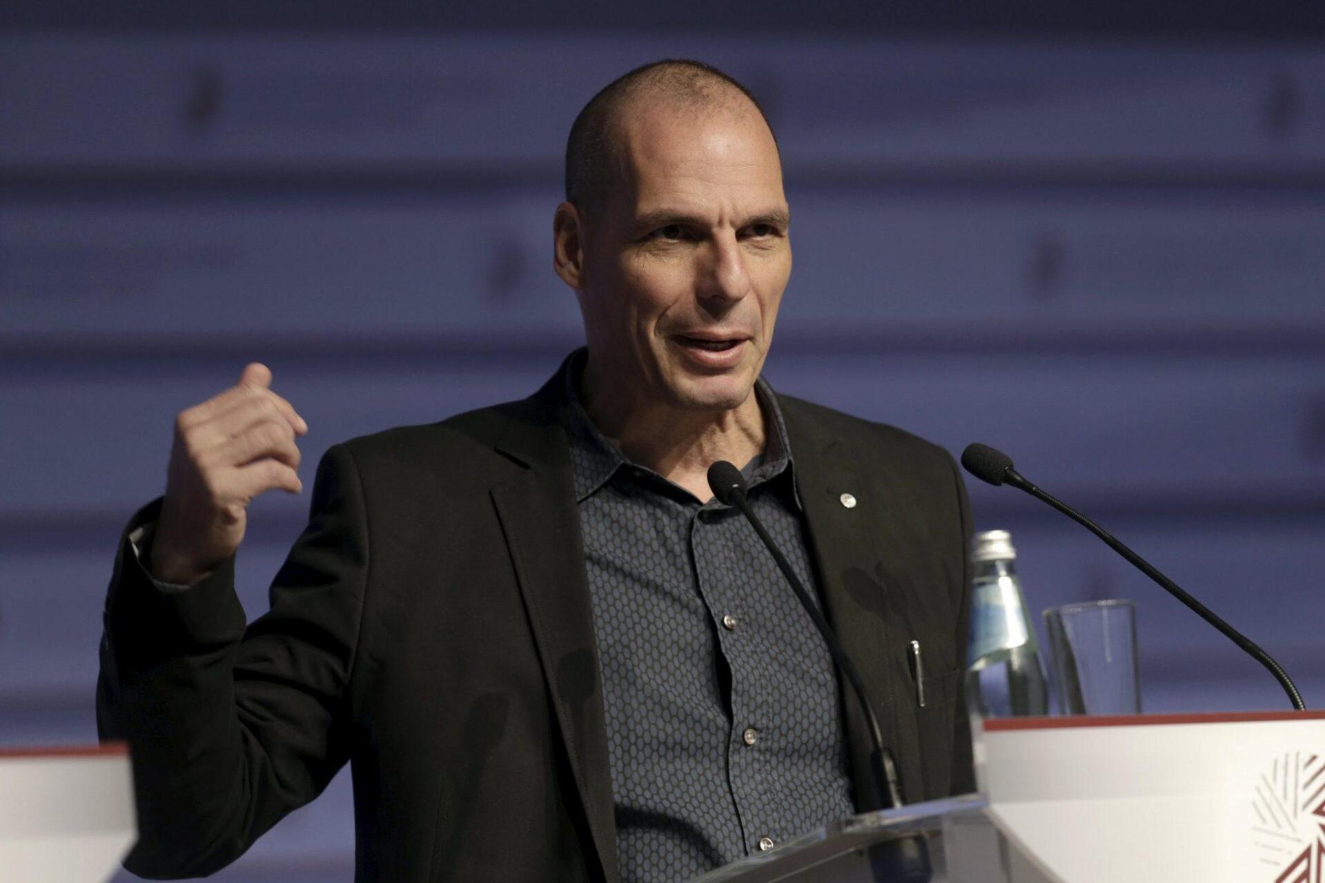 Επιβεβαιώνει τον Στουρνάρα ο Βαρουφάκης: Ναι, πήγαινα στην ΕΚΤ ως υπουργός ενός πτωχευμένου κράτους