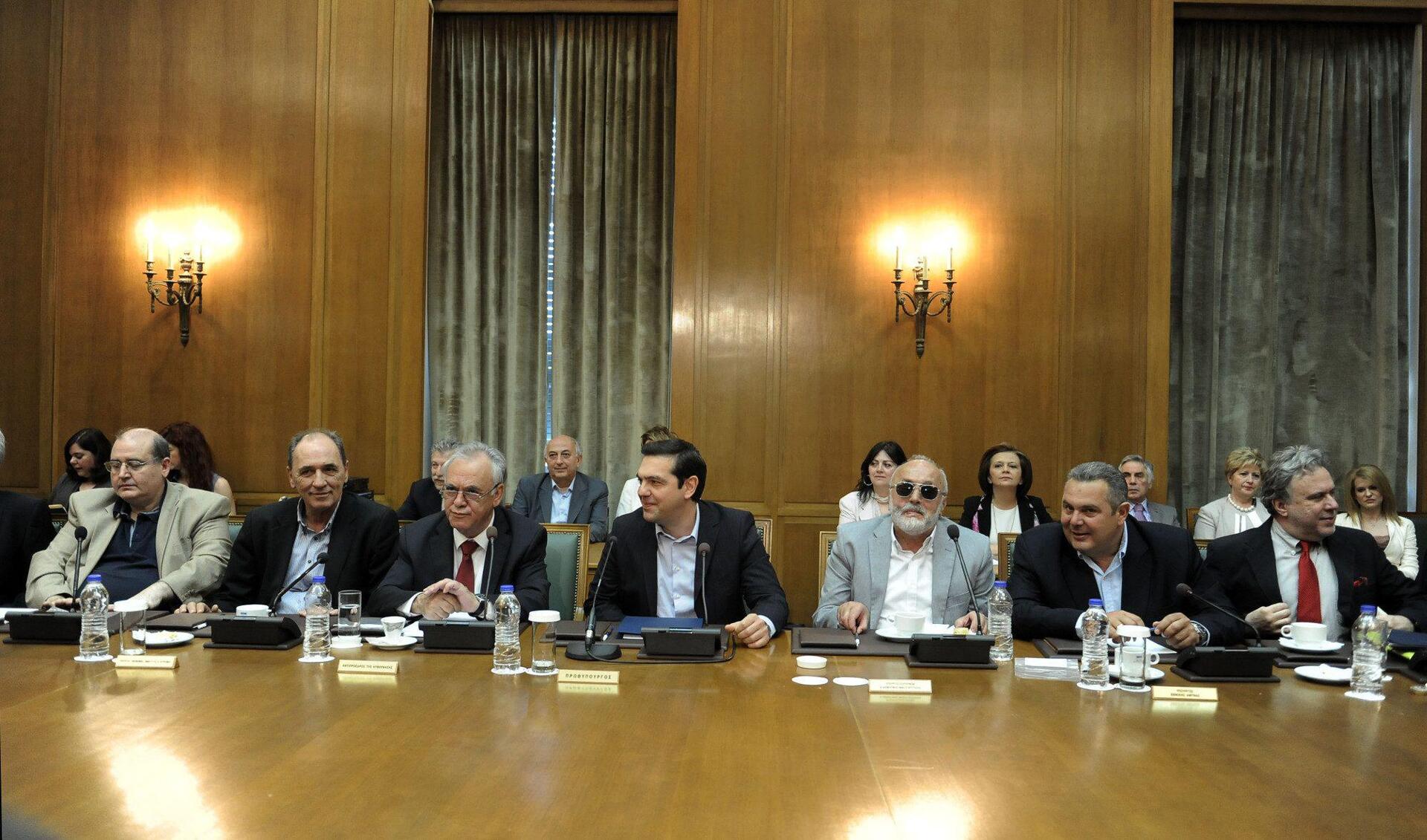 Οι Έλληνες υποφέρουν αλλά ο Τσίπρας θριαμβολογεί