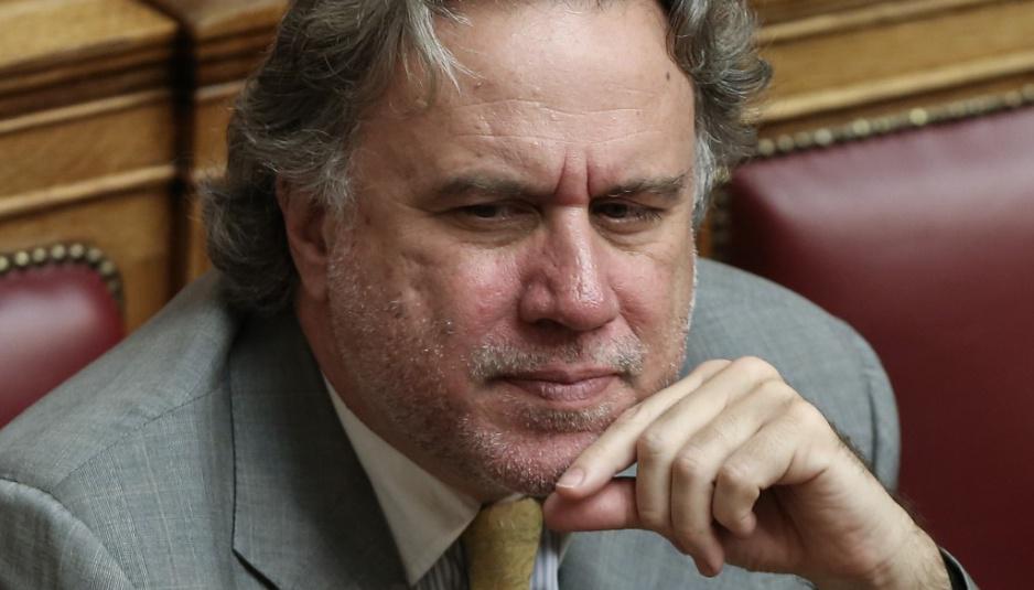 Κατρούγκαλος: «Όχι» στις ομαδικές απολύσεις