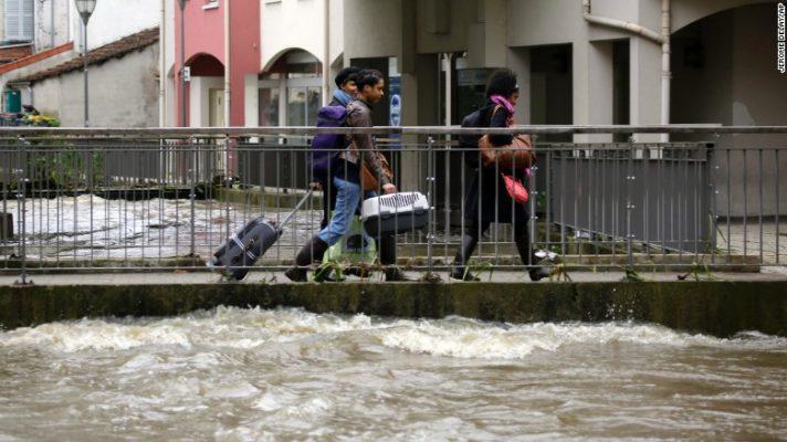 160602131438-11-france-flooding-exlarge-169
