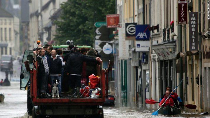 160602131455-12-france-flooding-exlarge-169