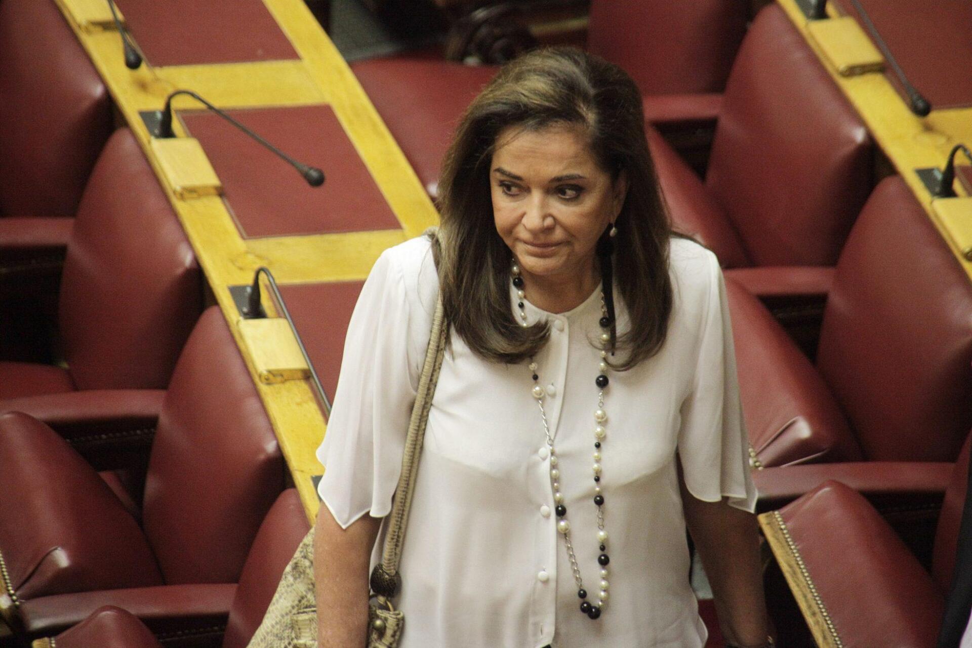 Μπακογιάννη: Απόλυτος εμπαιγμός και υποκρισία η διάταξη για τις offshore