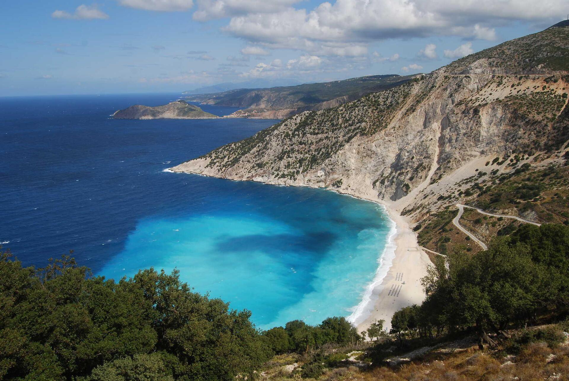 Νεαρός στην Κεφαλονιά έπεσε με το αυτοκίνητο στη θάλασσα