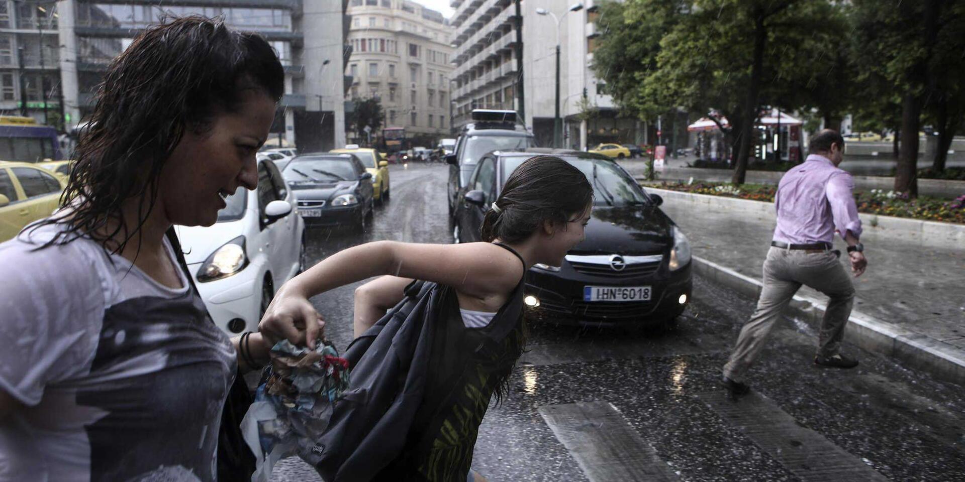 Βροχές και καταιγίδες σήμερα σε όλη τη χώρα