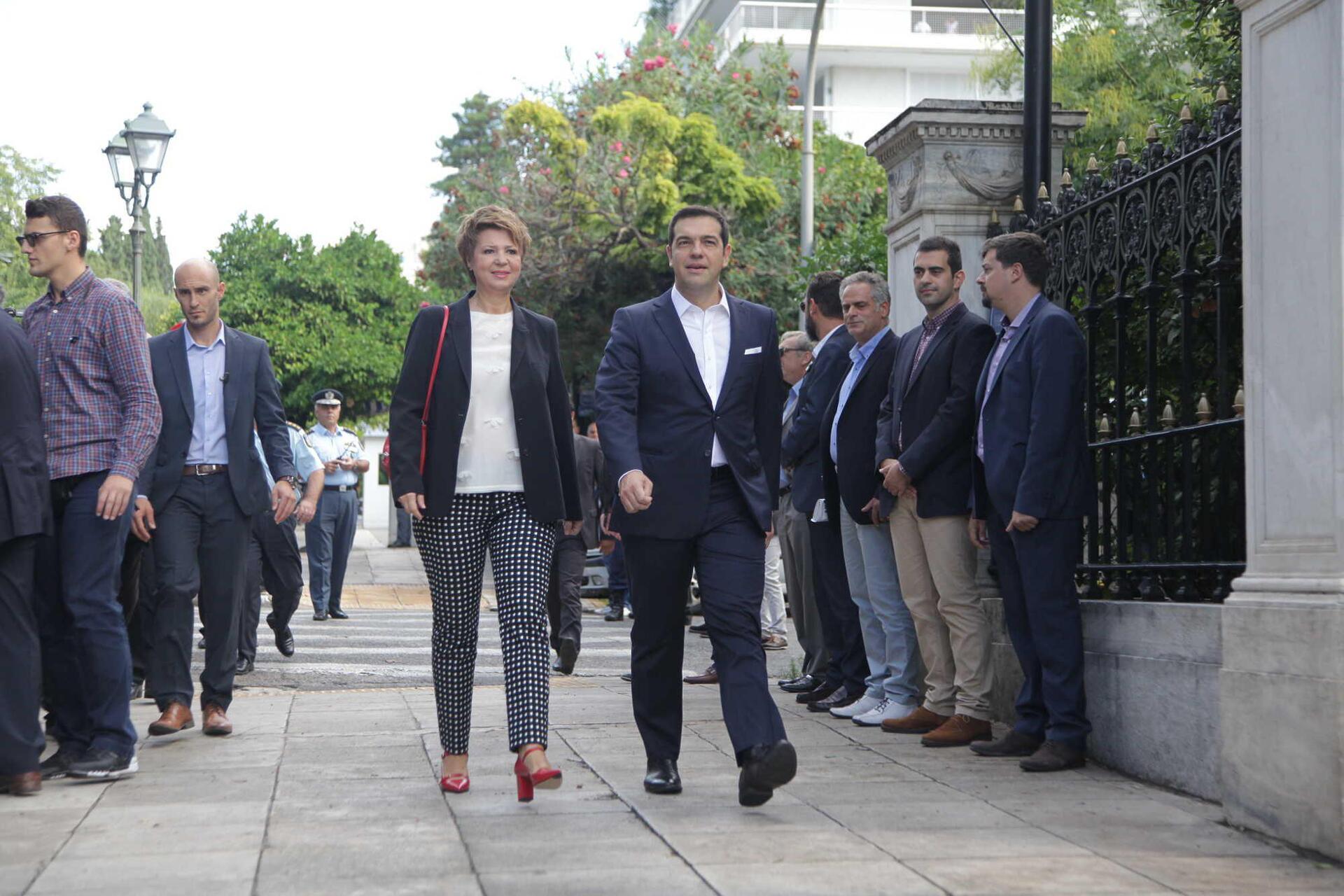 Κάποιος να τους… φυλάει – Οι φρουροί των πολιτικών από τον Λεβέντη μέχρι τον Τσίπρα