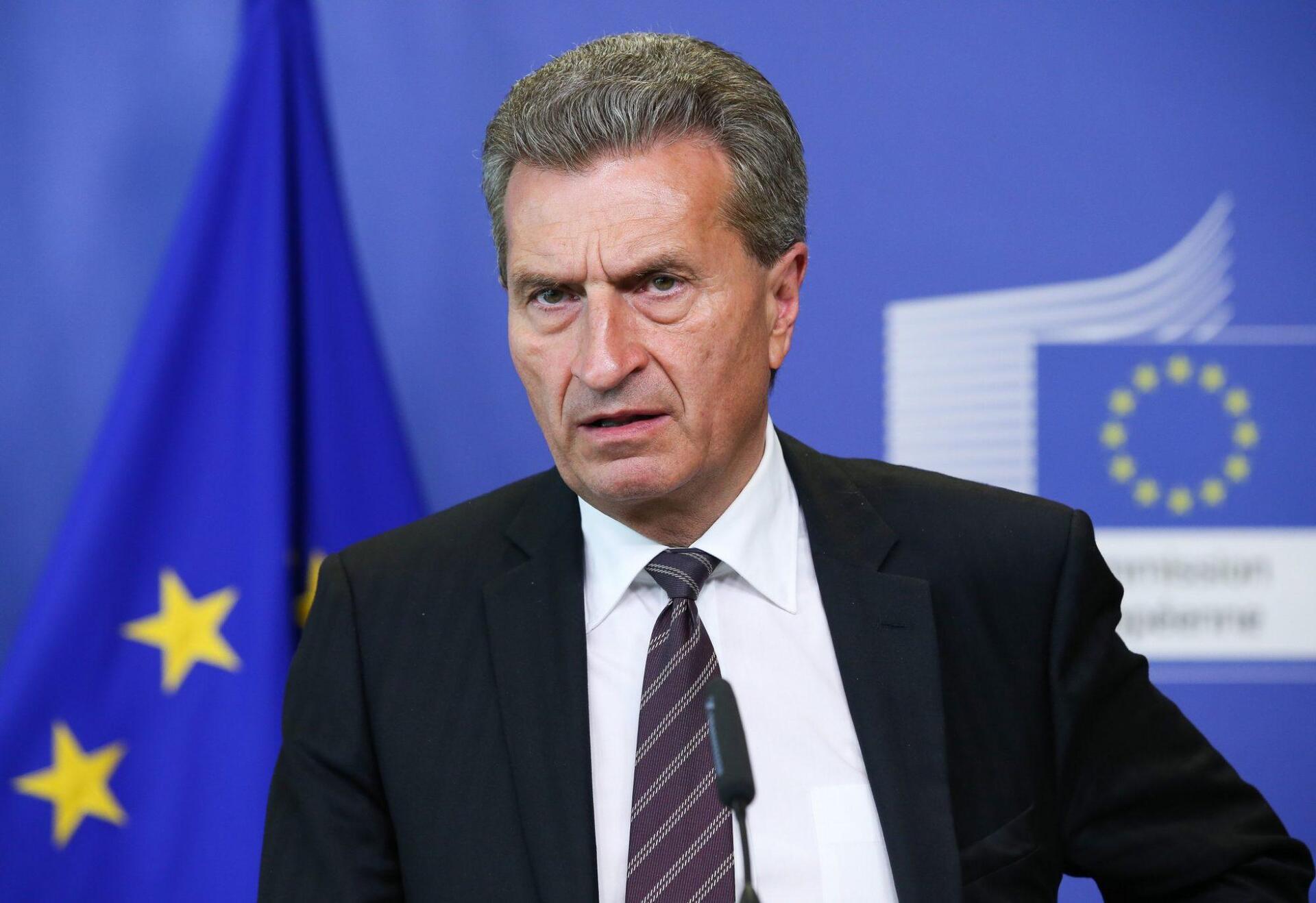 Γκίντερ Έτινγκερ: Η Βρετανία να ενεργήσει γρήγορα