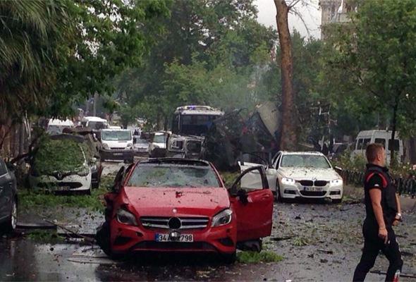 Κωνσταντινούπολη: Έκρηξη με στόχο, πιθανότατα, λεωφορείο της αστυνομίας