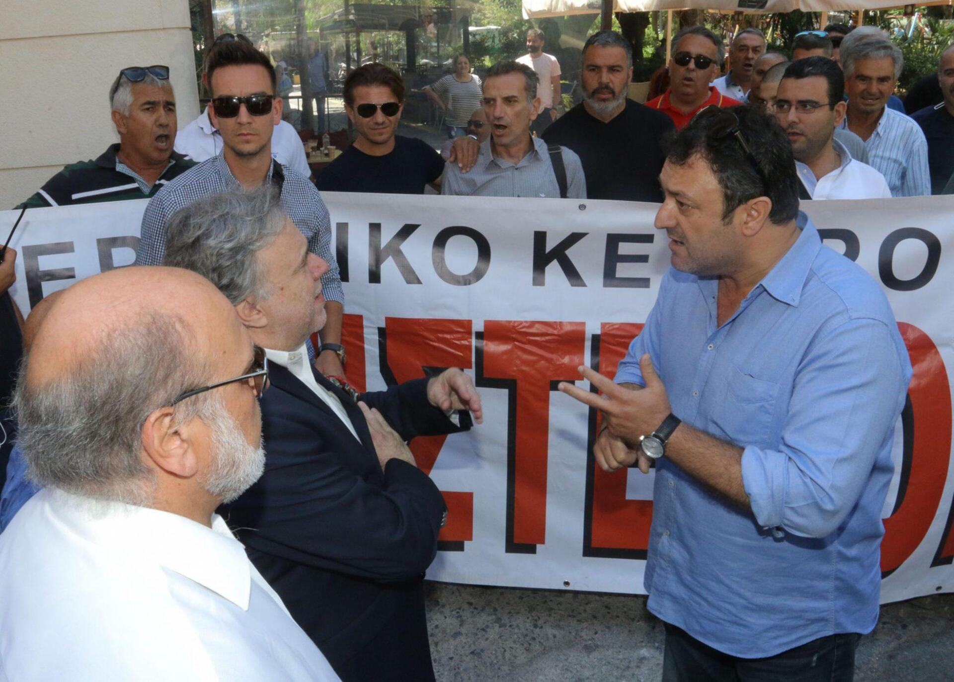 Όπου πάνε Συριζαίοι υπουργοί πέφτει «κράξιμο»: Γιούχαραν τον Κατρούγκαλο στο Ηράκλειο [εικόνες &