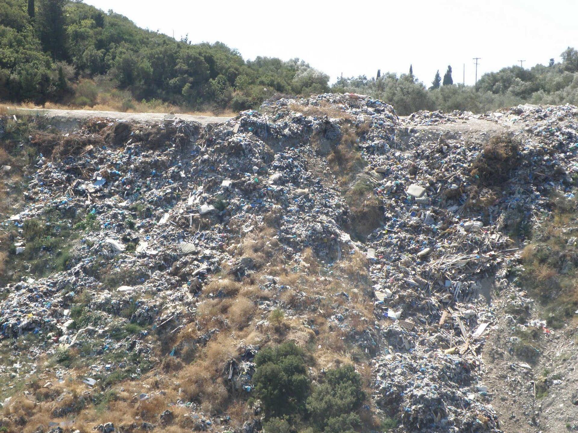 Σε κατάσταση υγειονομικού κινδύνου η Κέρκυρα από τα σκουπίδια