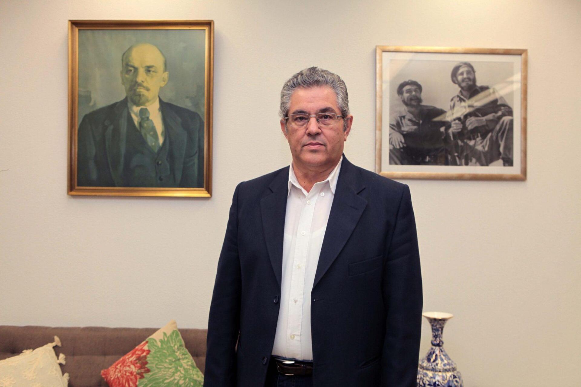Συνάντηση Κουτσούμπα με απεργούς ναυτεργάτες στον Πειραιά