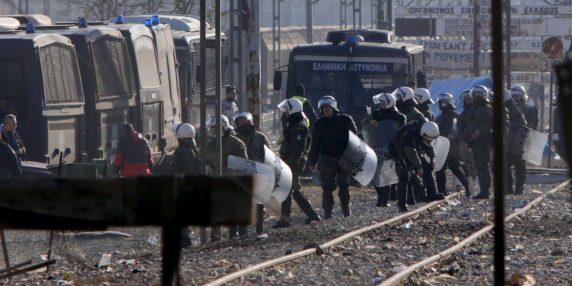 Σύγκρουση των ΜΑΤ με τον Τόσκα!