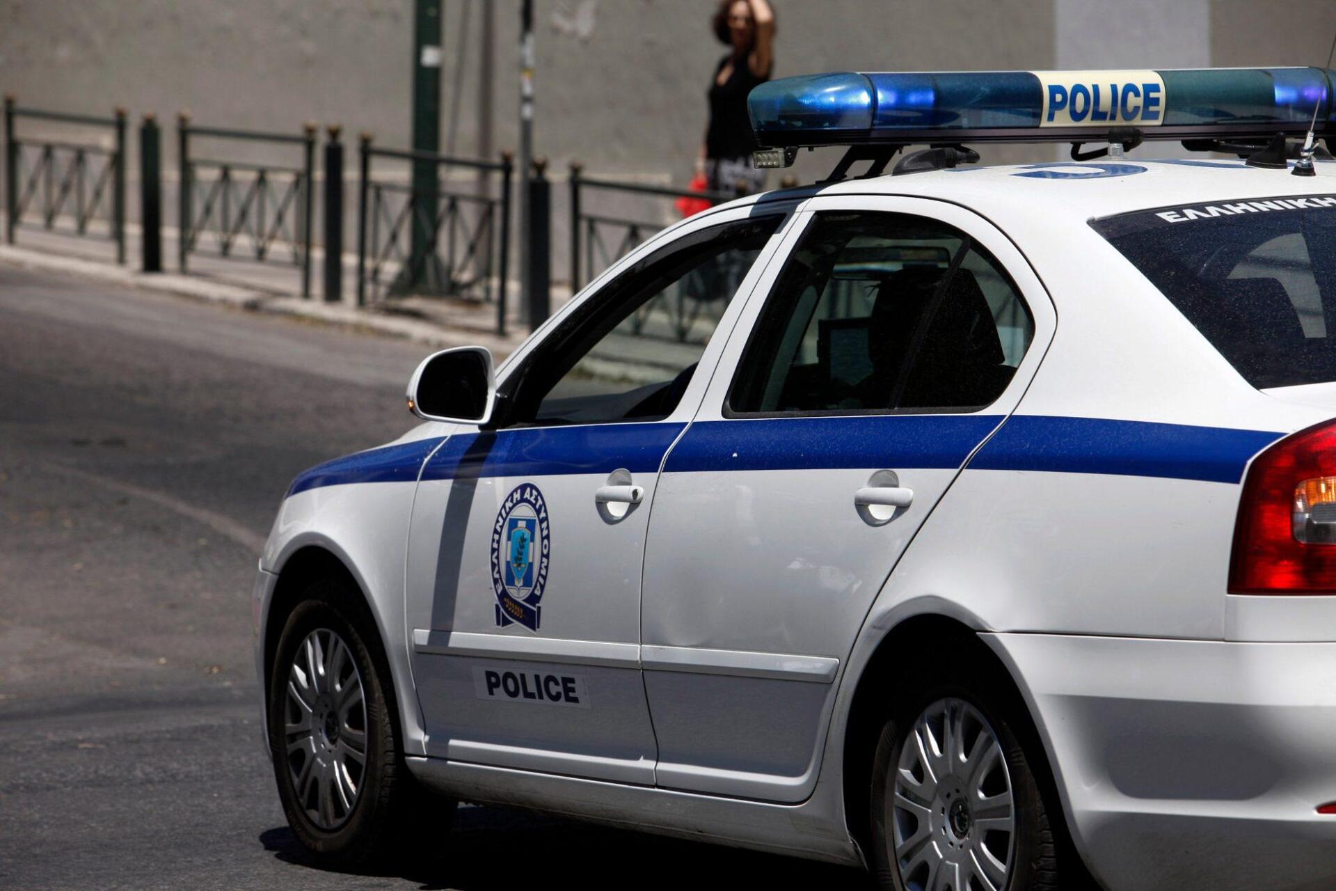 Τρόμος στο κέντρο της Αθήνας με επιδειξία