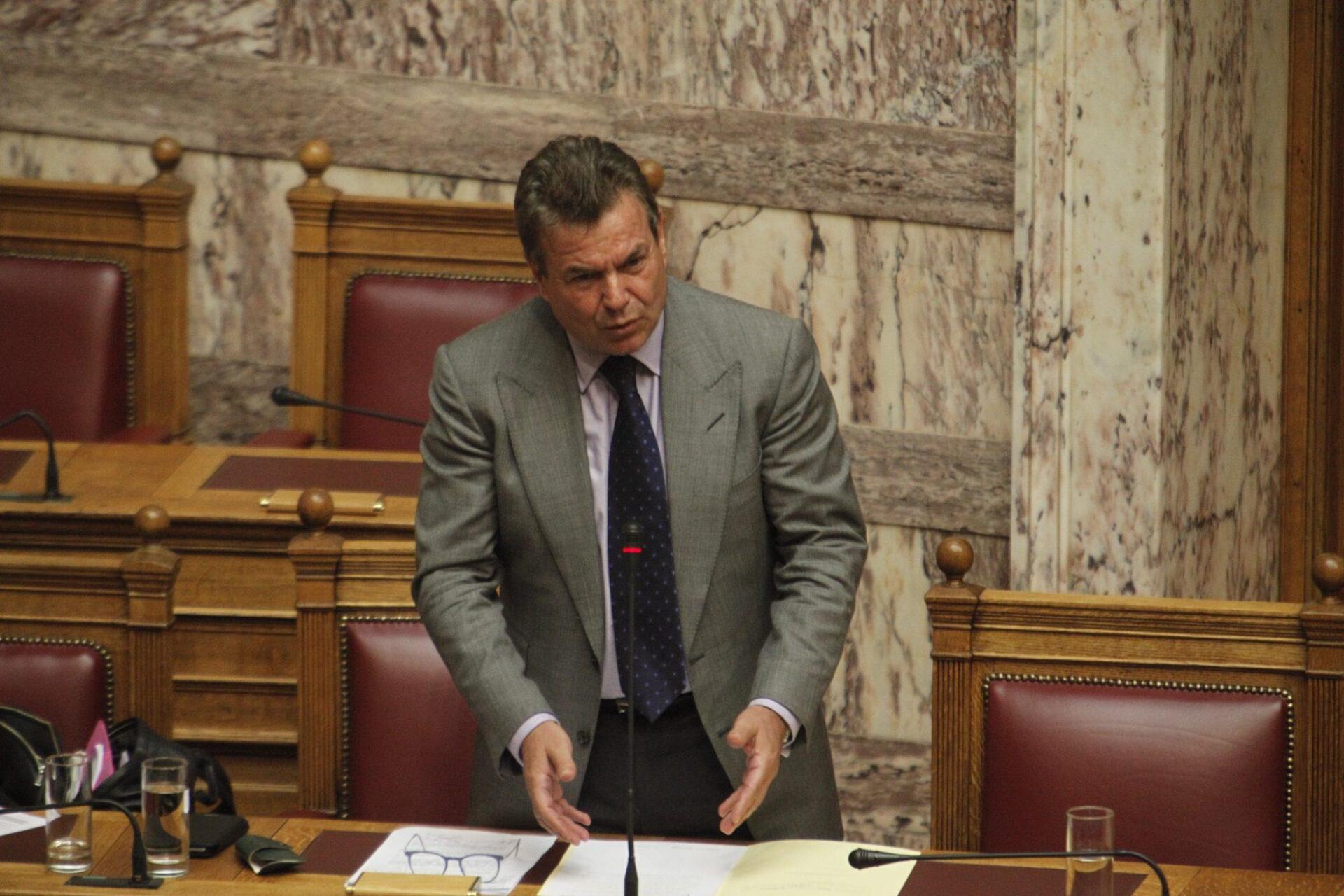 Προκαλεί ο Πετρόπουλος: Γιατί τόση αναστάτωση με την κατάργηση του ΕΚΑΣ; [βίντεο]