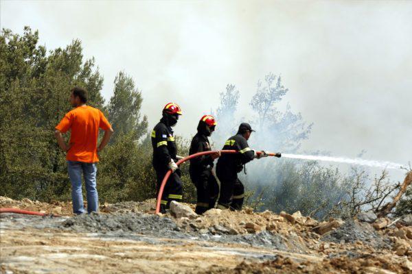 Πυροσβεστική: Έξι συλλήψεις και πρόστιμα έως και 4.500 ευρώ για πυρκαγιές και παραβάσεις