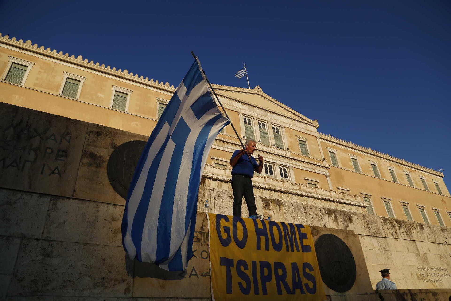 Ολοκληρώθηκε η συγκέντρωση των «Παραιτηθείτε» στο Σύνταγμα