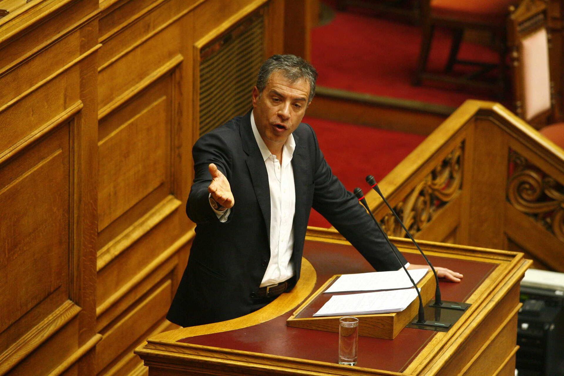 Θεοδωράκης: Όσα γίνονται με τα Θρησκευτικά θυμίζουν… Ιράν!