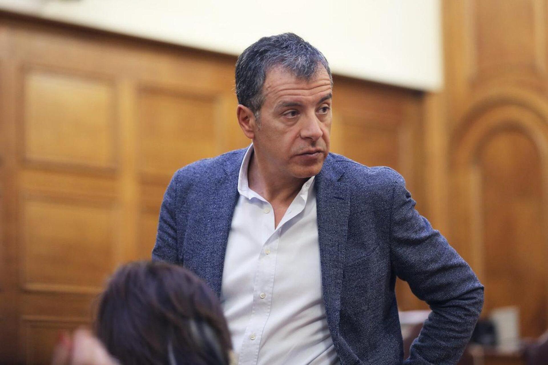 Θεοδωράκης: Είναι απερίσκεπτο να ζητάς εδώ και τώρα αποχώρηση του ΔΝΤ