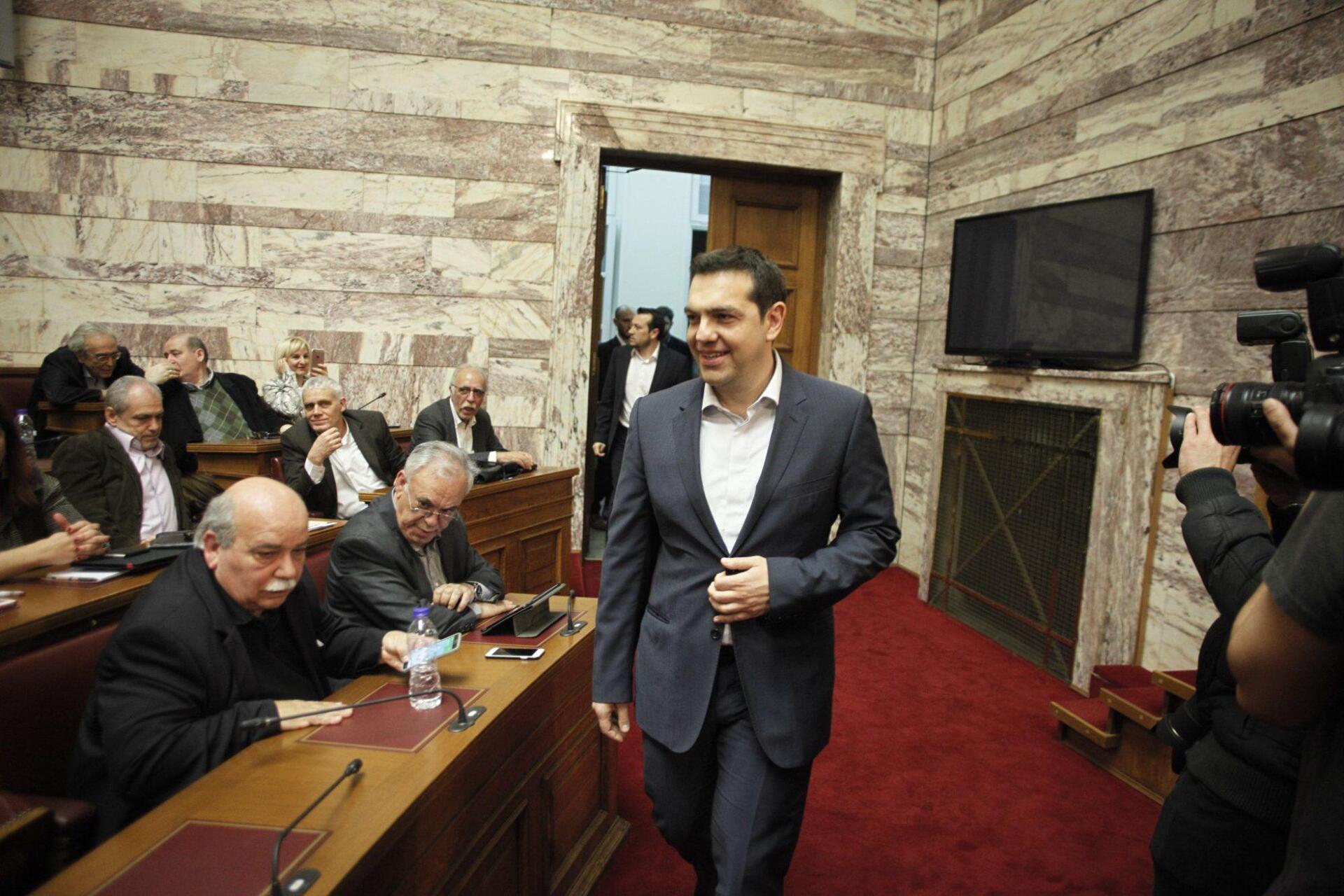 Ο Τσίπρας ψάχνει 200 για απλή… ακυβερνησία